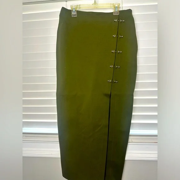 MISSGUIDED green skirt with metal hardware - Picture 2 of 13